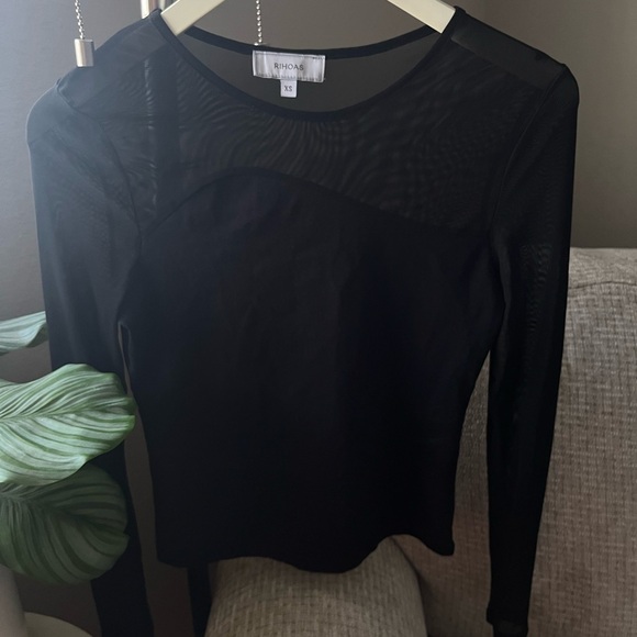 Elegant Black Sheer Top - Picture 5 of 5
